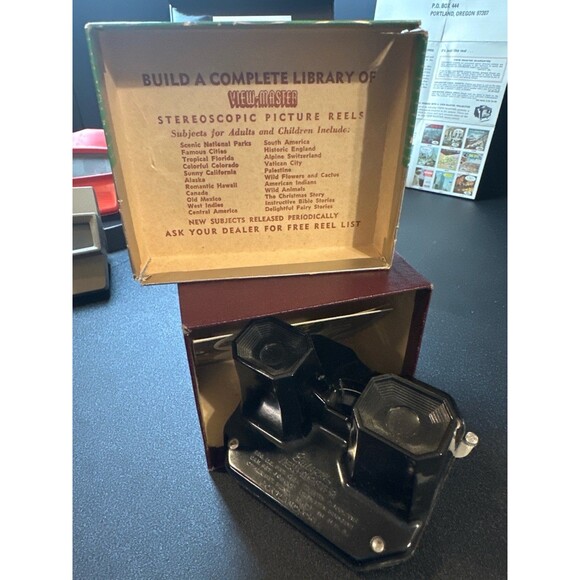 Vintage View-Master Lot – 4 Viewers, Case & Reels - Picture 4 of 9